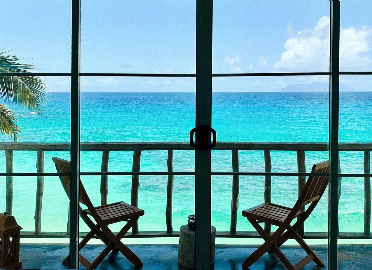 Вид на океан з тераси номера Seaside