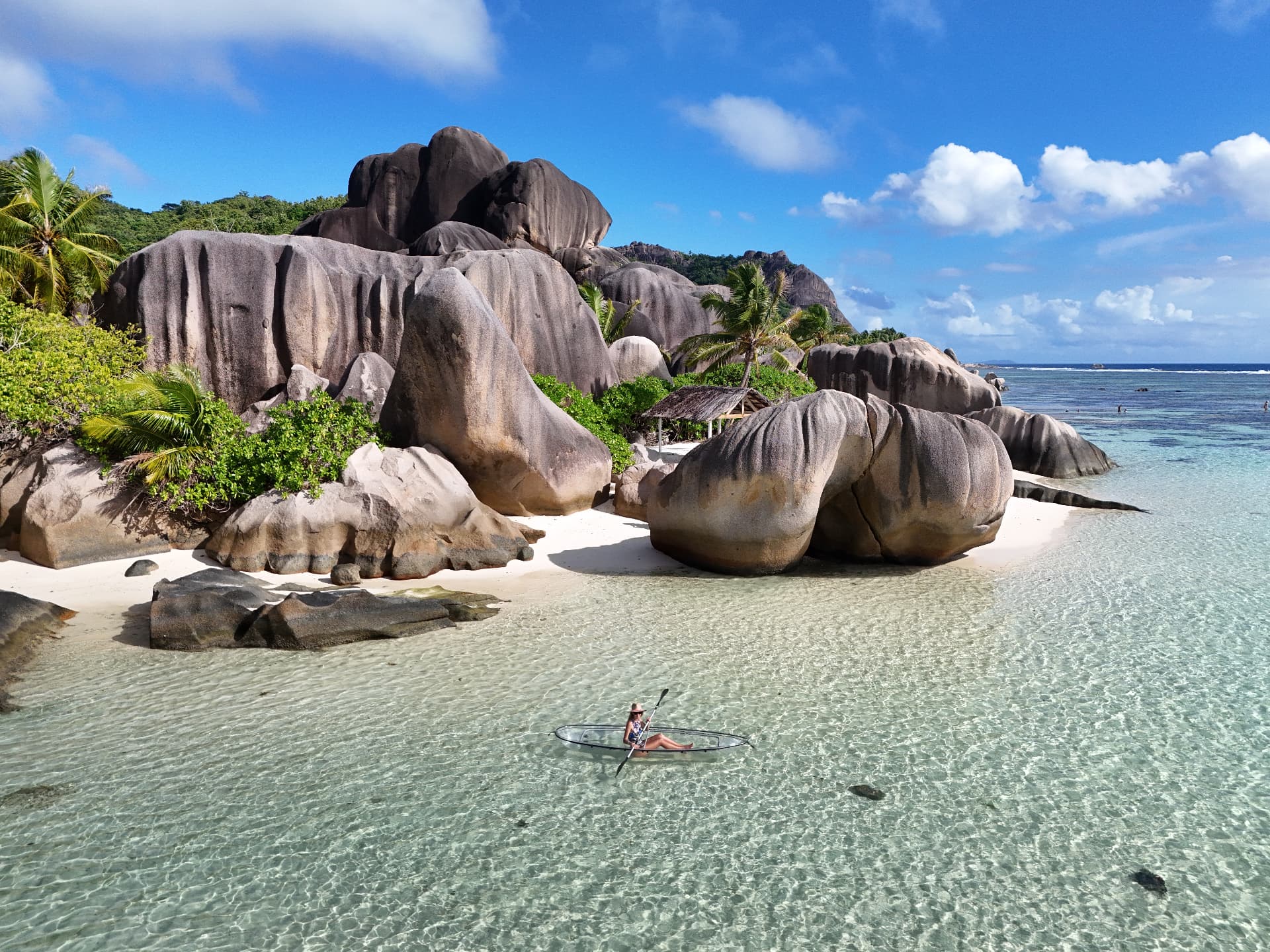 Прозорий каяк у бухті Anse Source d’Argent, Сейшели